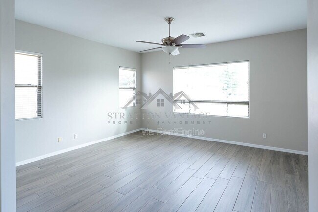 Building Photo - 2425 E Redwood Ct