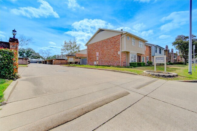 Building Photo - 14633 Perthshire Rd