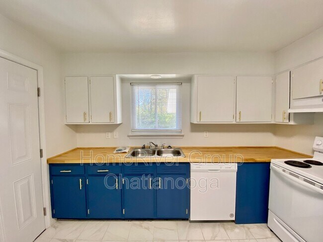 Building Photo - 2027 Lee St