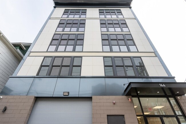 Building Photo - 144 Bergen Ave