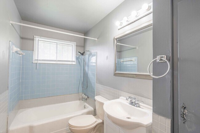 Building Photo - 3 bed/1 bath!