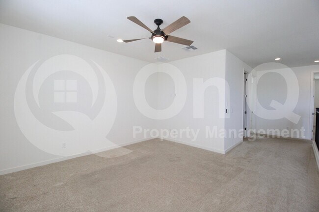 Building Photo - 10207 E Tillman Ave