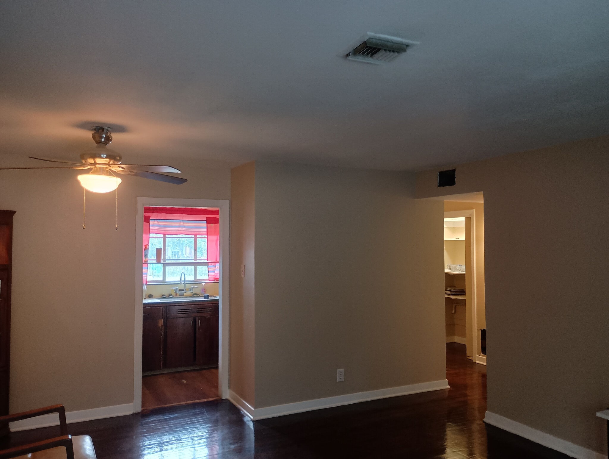 Building Photo - Room in Single Family Home on Brettonwood Dr