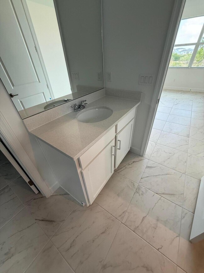 Building Photo - 13509 SW Bally Dr