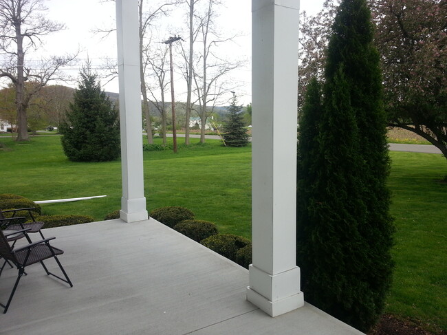 Front Porch - 200 Carpenter Rd