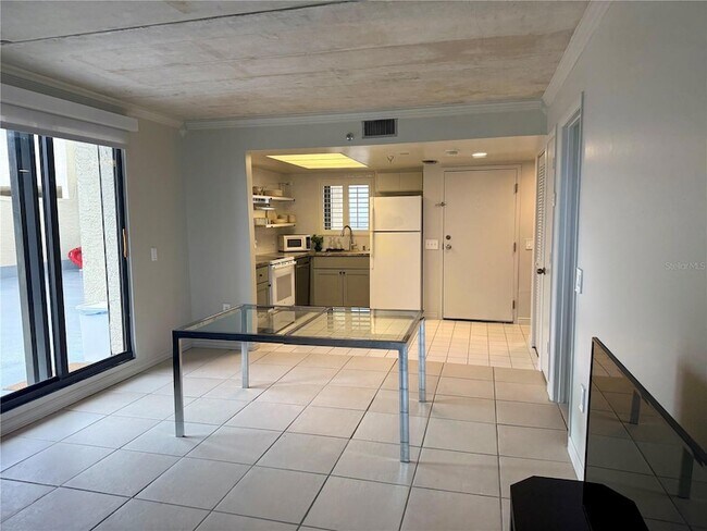 Building Photo - 6009 Sea Ranch Dr