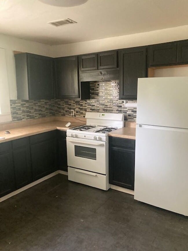 Building Photo - Gulfport 2 Bedroom