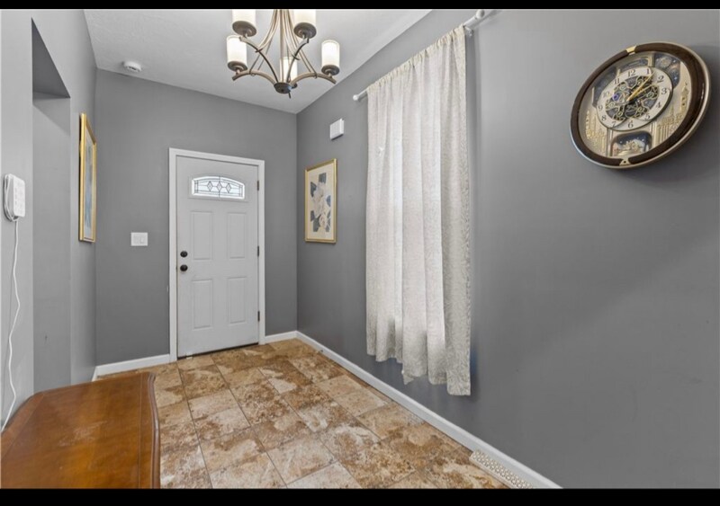 Building Photo - 376 Maple Ave