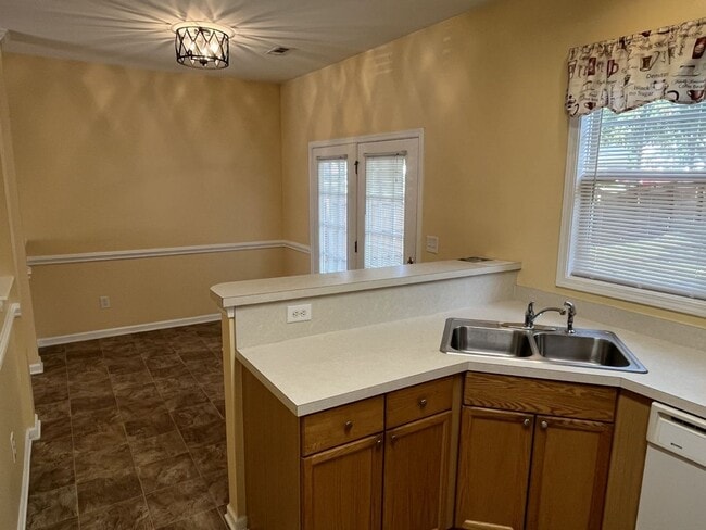 Building Photo - 3 Bedroom Corner Lot home with Great Backy...