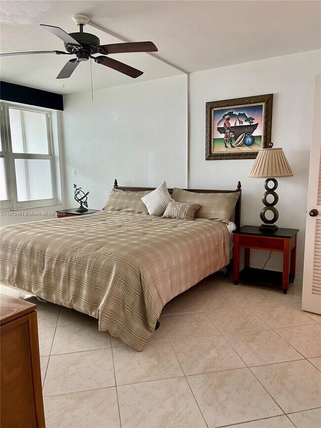 Building Photo - 3111 N Ocean Dr