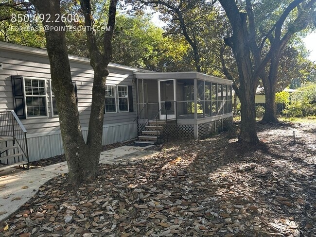 Primary Photo - 832 Cross St