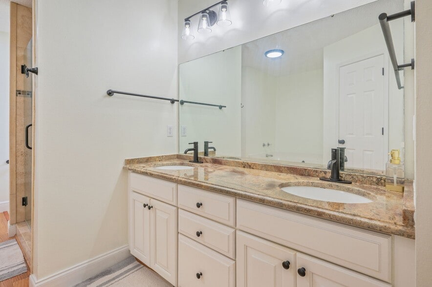 Building Photo - 4406 Southminster Cir
