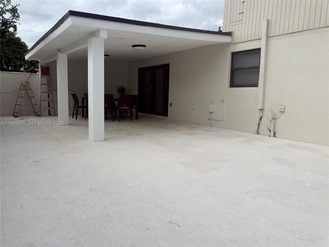 Building Photo - 9300 SW 7th Ln