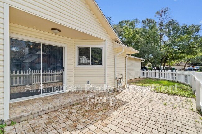Building Photo - 110 Parkwood Dr