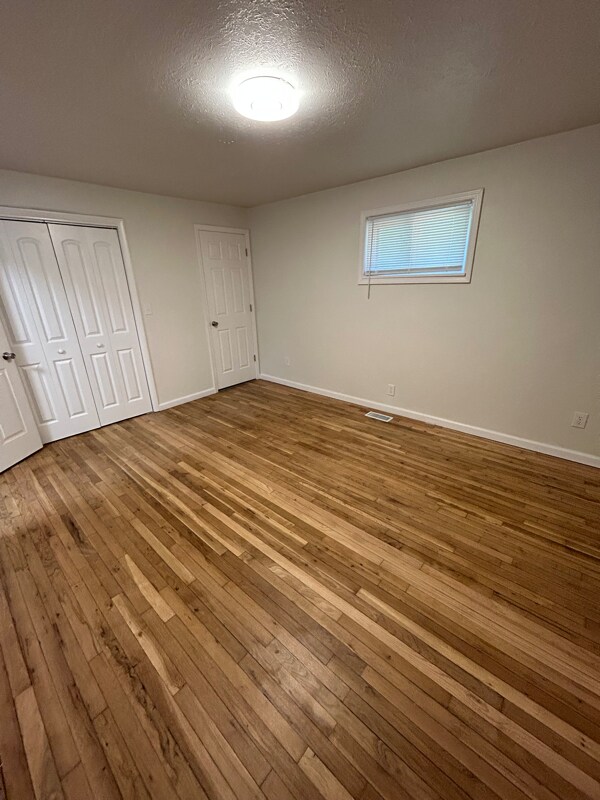 Building Photo - 755 E 104th St