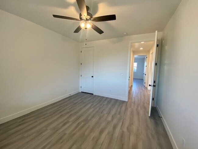 Building Photo - SPACIOUS HOME FOR RENT!