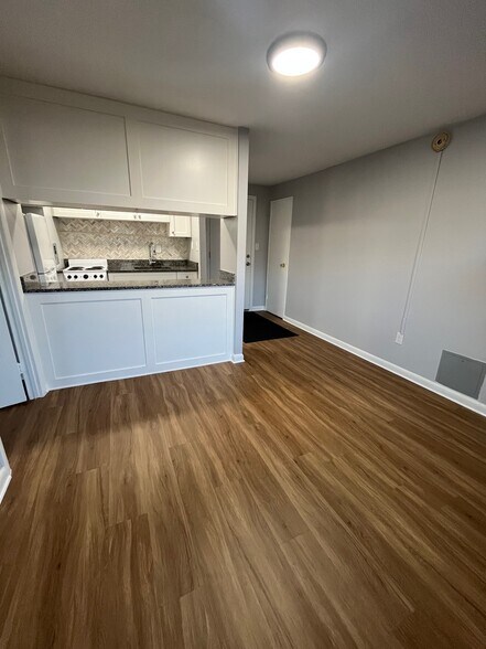 Building Photo - 15 Fairfax Ave