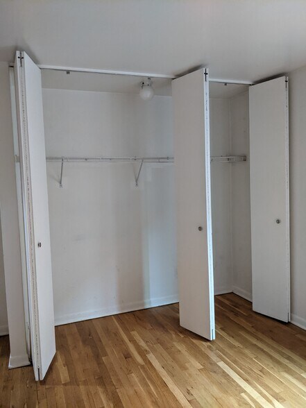 HUGE CLOSETS in each bedroom - 934 W Wolfram St