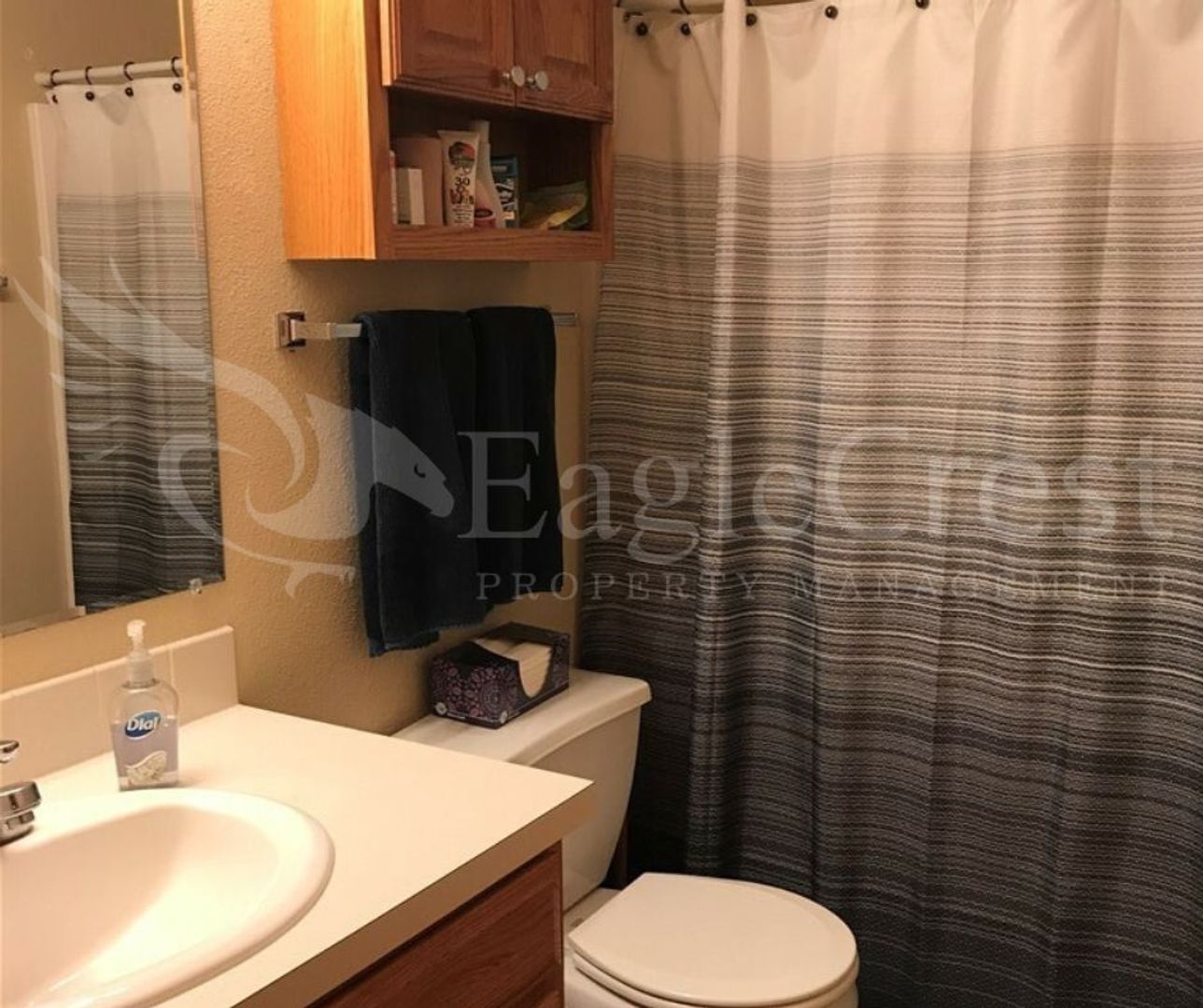 Building Photo - Three Bedroom, Two Bathroom House Located Near WWCC