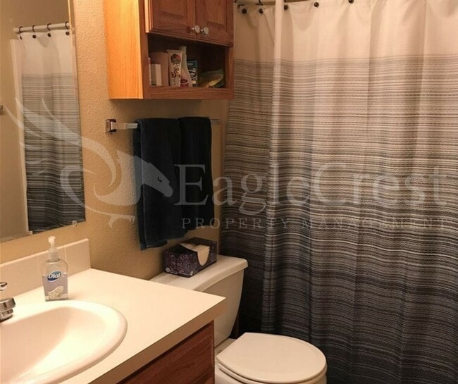 Building Photo - Three Bedroom, Two Bathroom House Located Near WWCC
