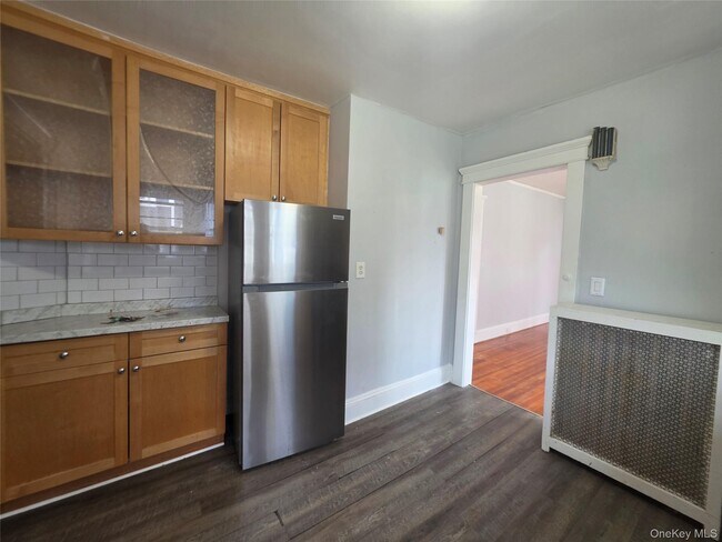 Building Photo - 81 Waring Pl