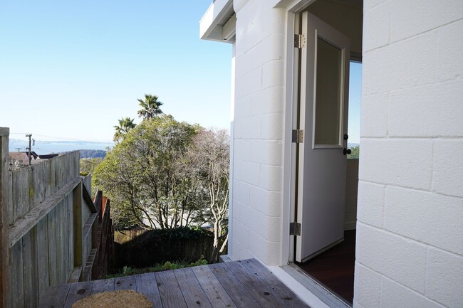 Building Photo - Kensington Beauty!