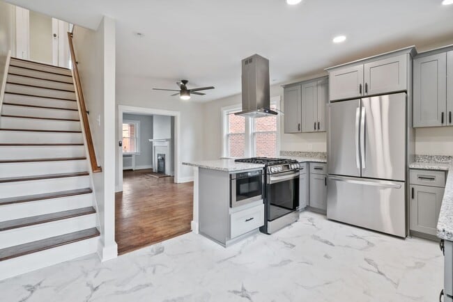 Building Photo - Exquisitely Renovated 3 Bedroom/ 2 Bath in Pittsburgh's East Side