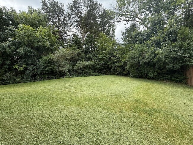 Building Photo - Spacious 3BR Home with Bonus Room in Prime...