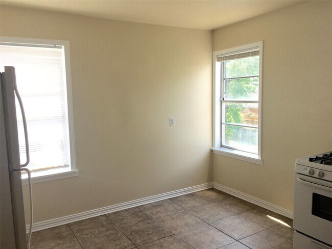 Building Photo - 3422 Rosedale St