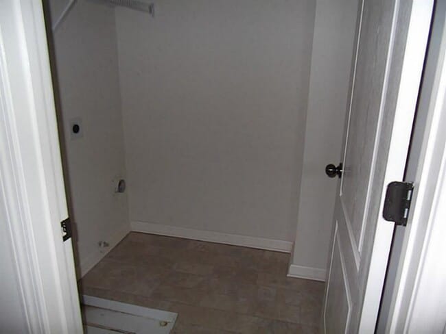 Building Photo - 4920 Hastings Terrace