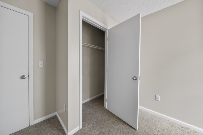 Building Photo - 2421 Hill St