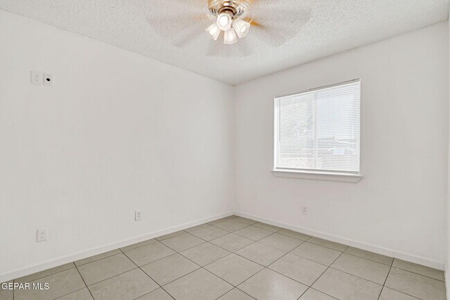 Building Photo - 14208 Desert Fire Ct