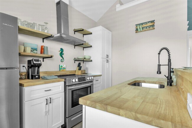 Building Photo - 1079 Cedar Ln