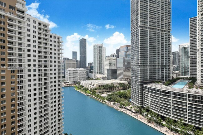 Building Photo - 901 Brickell Key Blvd
