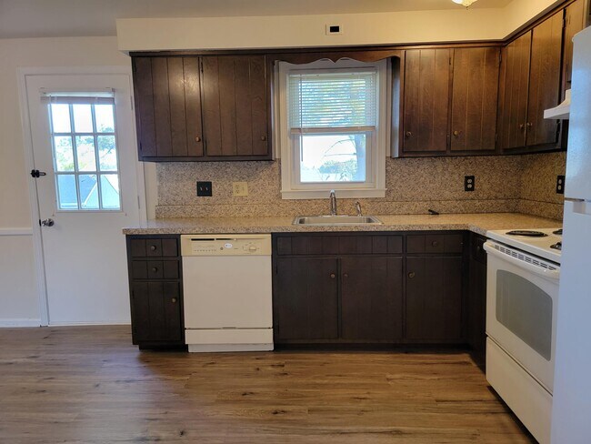 Building Photo - 2209 Harmony Hill Dr