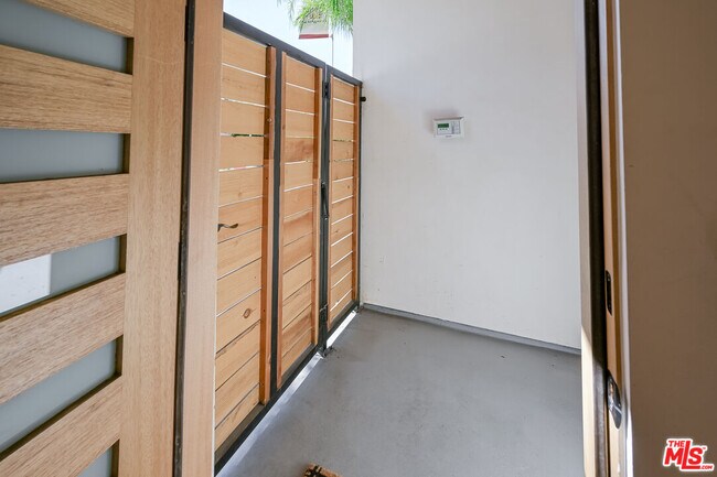 Building Photo - 11241 Morrison St