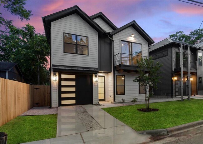 Primary Photo - 2213 Santa Rosa St