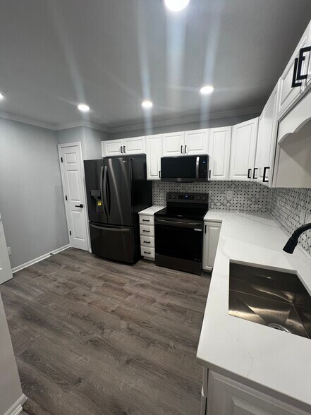 Building Photo - 10702 Ashview Dr