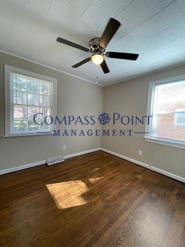 Building Photo - Newly Renovated Just For You! First Month'...