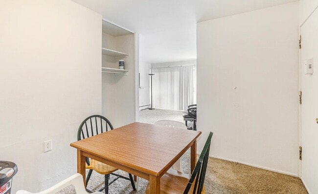 Building Photo - 1327 Wilmot St