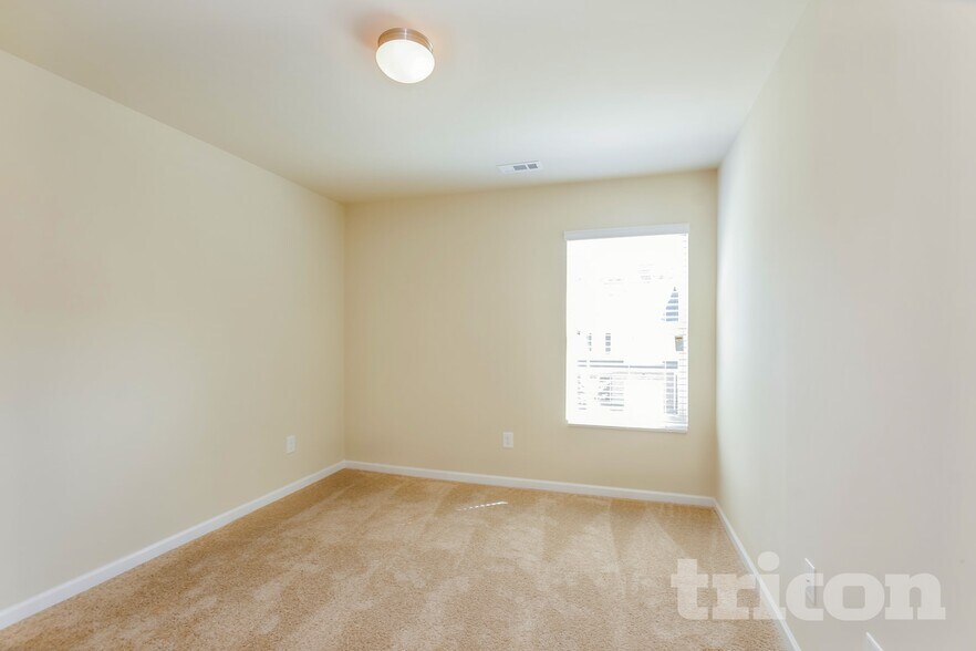 Building Photo - 2058 Aragon Lane