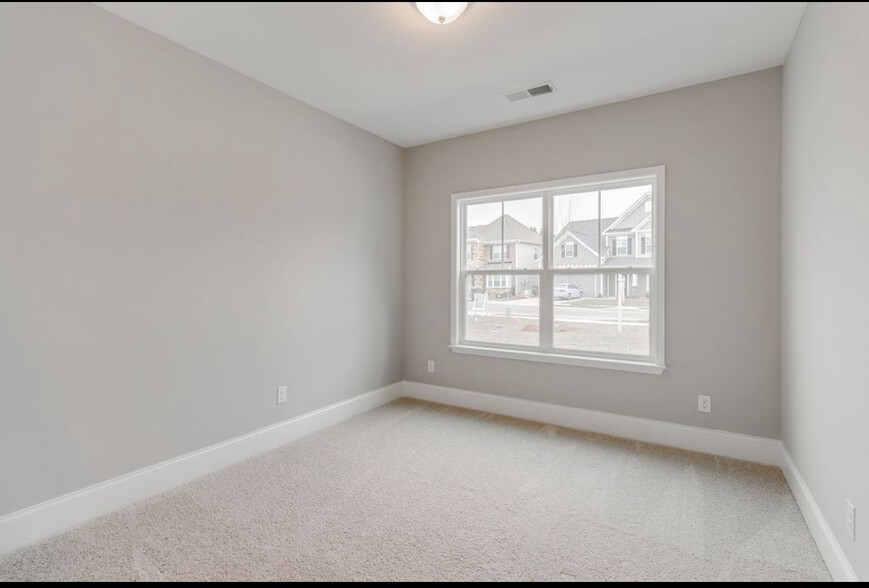Building Photo - 5001 Lincoln Reece Ln