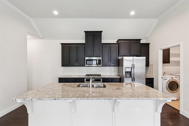 Building Photo - 913 Parkside Dr