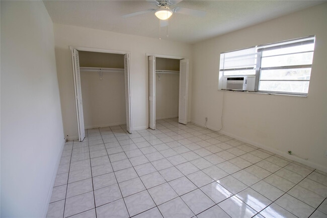 Building Photo - 2537 Lincoln St