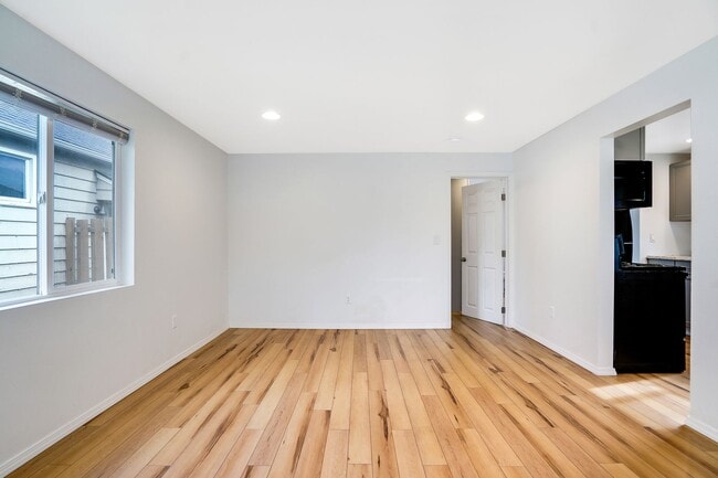 Building Photo - Cute 1 bedroom, 1 bathroom home near downt...