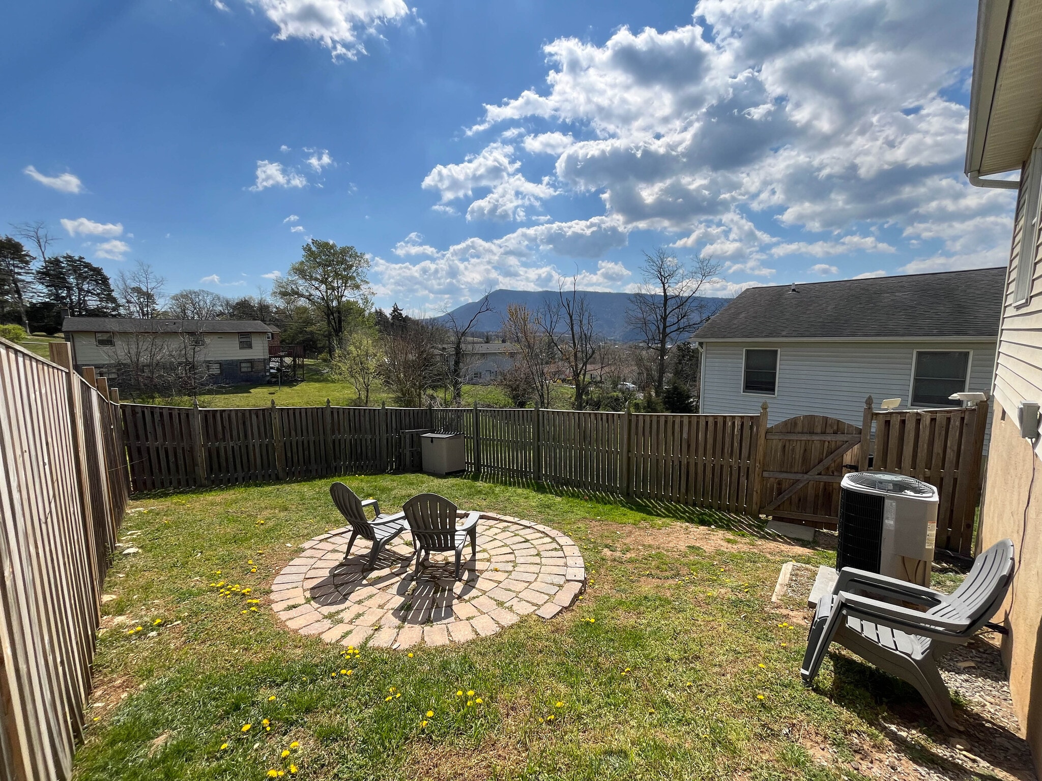 Building Photo - 440 Pleasant View Dr