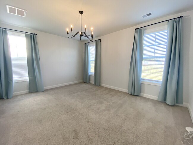 Building Photo - Spacious, Four Bedroom, Ranch Style Home!