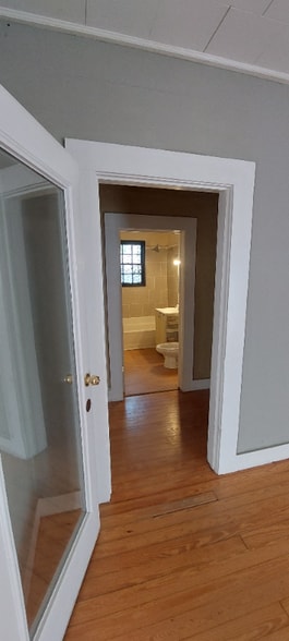 Building Photo - 250 Archer St