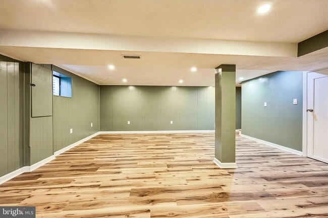 Building Photo - 7200 Vellex Ln