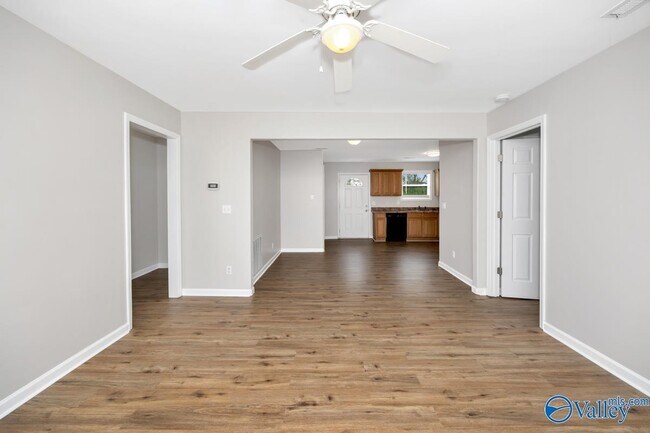 Building Photo - 800 Linwood Dr NW